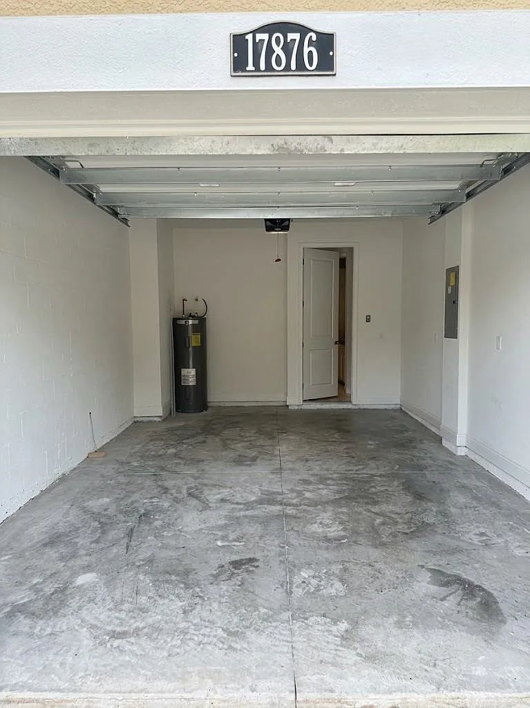 3 bed, 2.5 bath, 1961 sqft, $2,445 — Photo 4