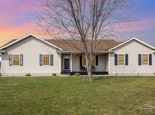 10075 Dove Dr, Freeland, MI