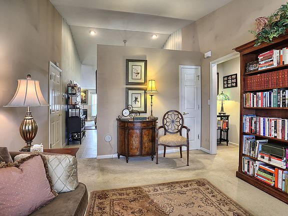 5th image of 109 Merrihill Dr