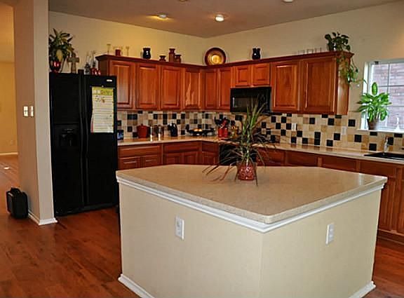 4th image of 4220 Glengate Dr
