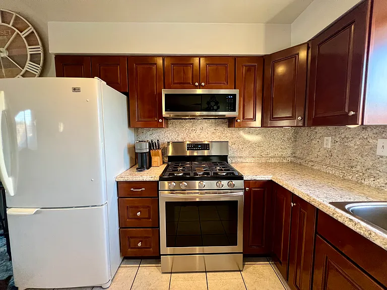 1755 1/2 N Avenue 46 — Photo 5