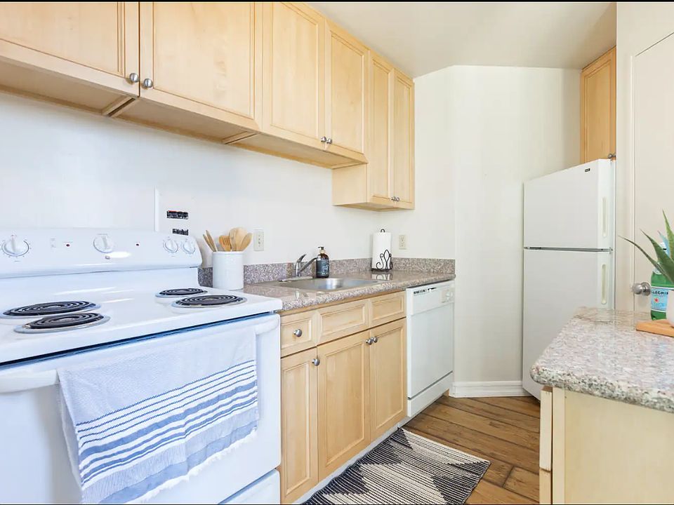Skyline studio kitchen