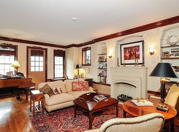 3rd image of 4410 N Hermitage Ave APT 1