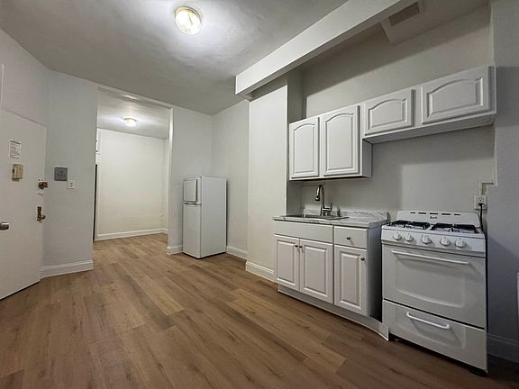 5th image of 1490 1st Ave APT 3A