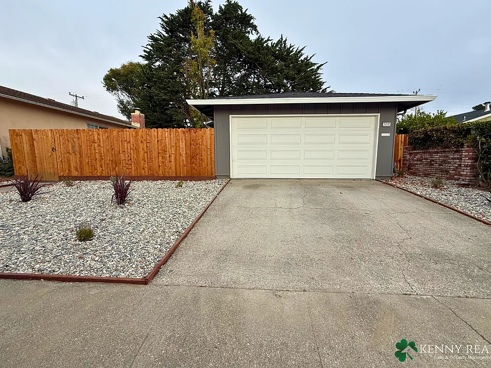 2490 Fleetwood Dr
