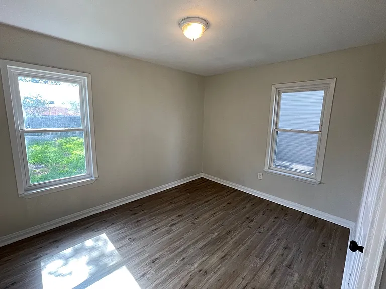 4001 S Hughes St — Photo 7