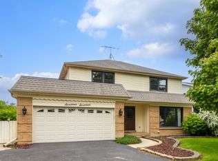1717 N Burning Bush Ln, Mount Prospect, IL 60056