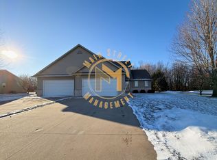 N9009 Spring Valley Rd, MENASHA, WI 54952