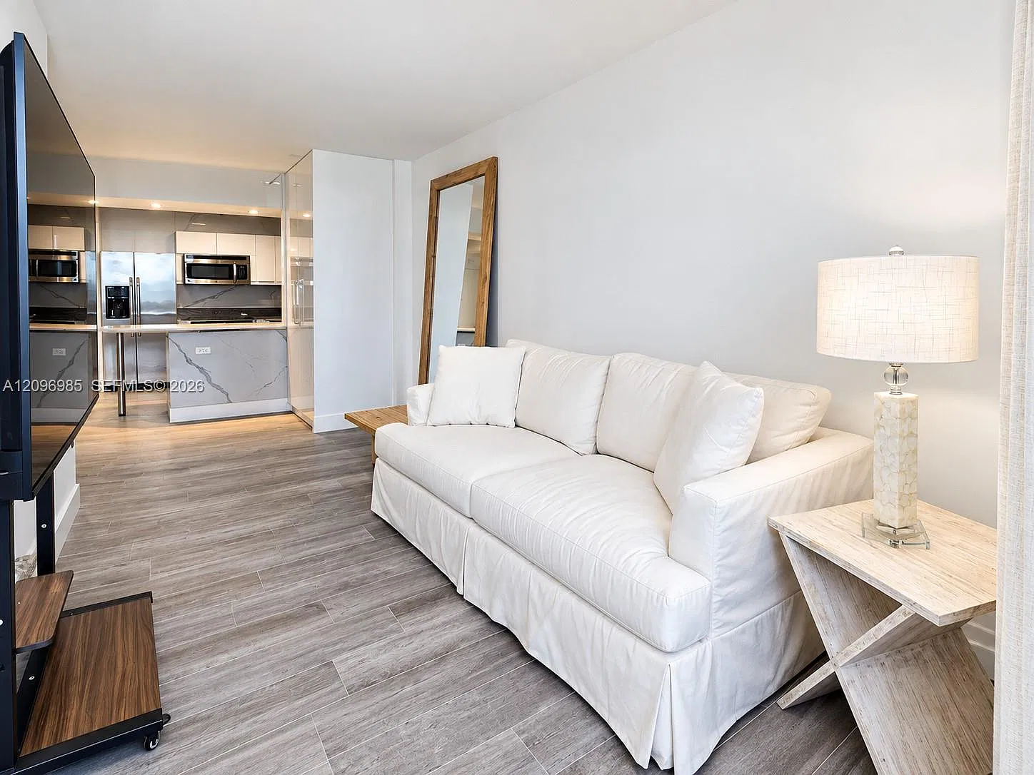 Roney Palace Condo — Photo 2