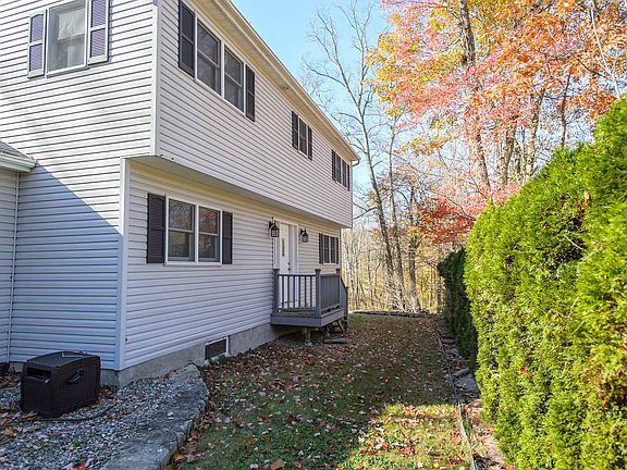2nd image of 16 Rosemarie Ln