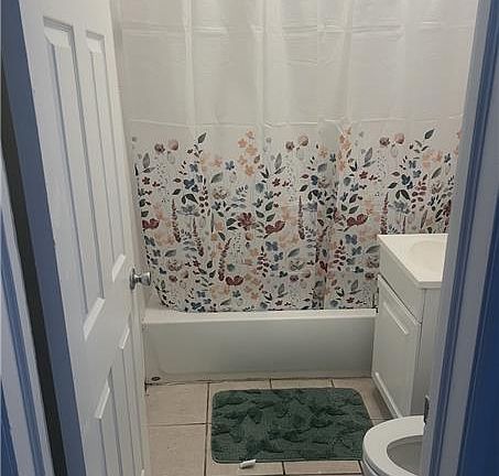 4th image of 8017 Oakwood St