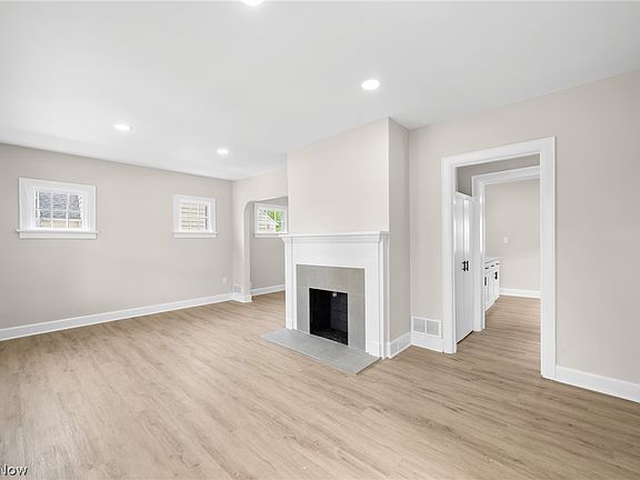 4th image of 1397 Iroquois Ave