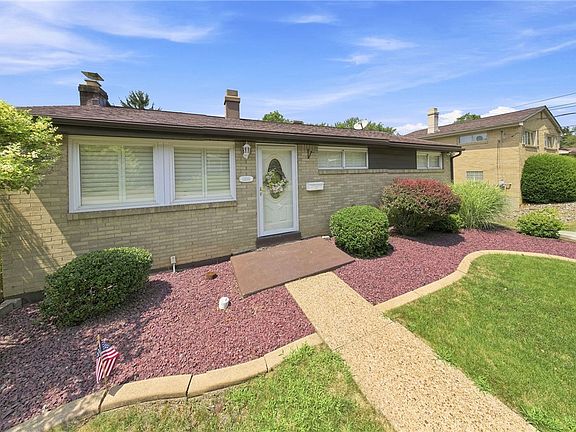 2nd image of 13581 Saint Clair Dr