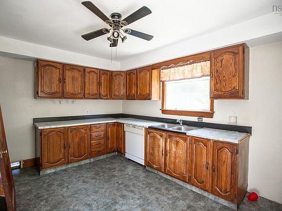 4th image of 6 Harris Rd