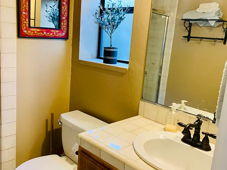 1374 Glen Dr #B — Photo 22
