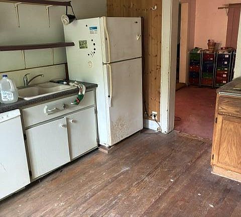 4th image of 1309 Pewaukee ROAD