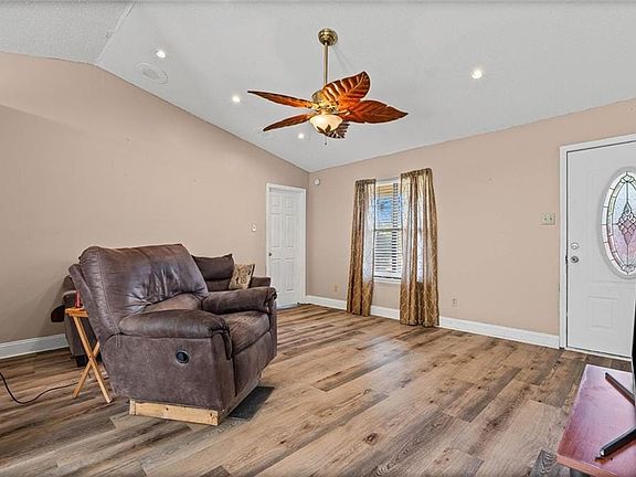 5th image of 9721 Royal Woods Dr N