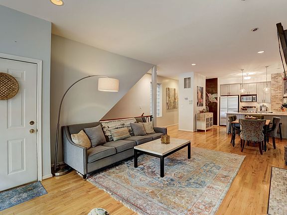 5th image of 1351 N Leavitt St #1