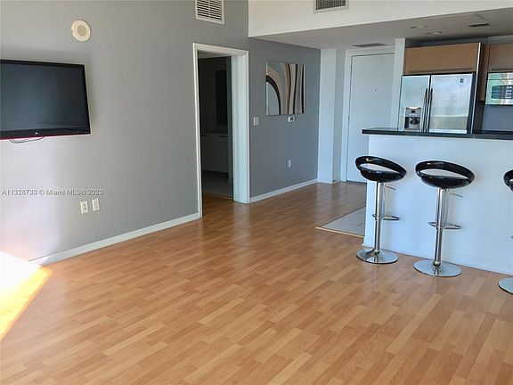 3rd image of 951 Brickell Ave APT 2709