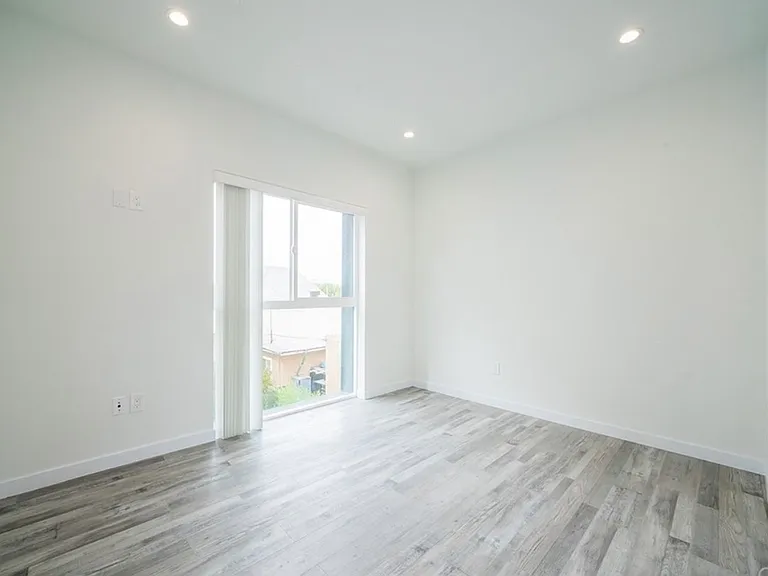 632 1/2 N Boyle Ave — Photo 7