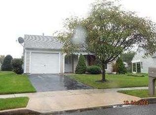 33 Buxton Ct, Southampton, NJ 08088