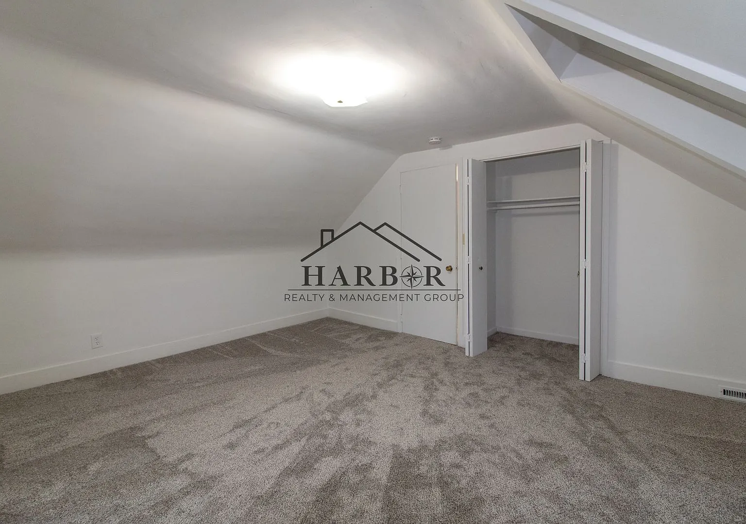 224 9th Ave NW — Photo 4