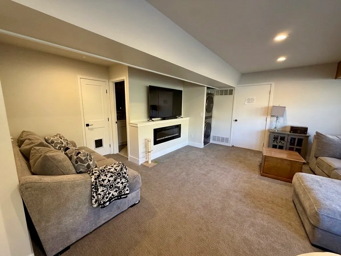 1 bed, 1700 sqft, $1,750 — Photo 4