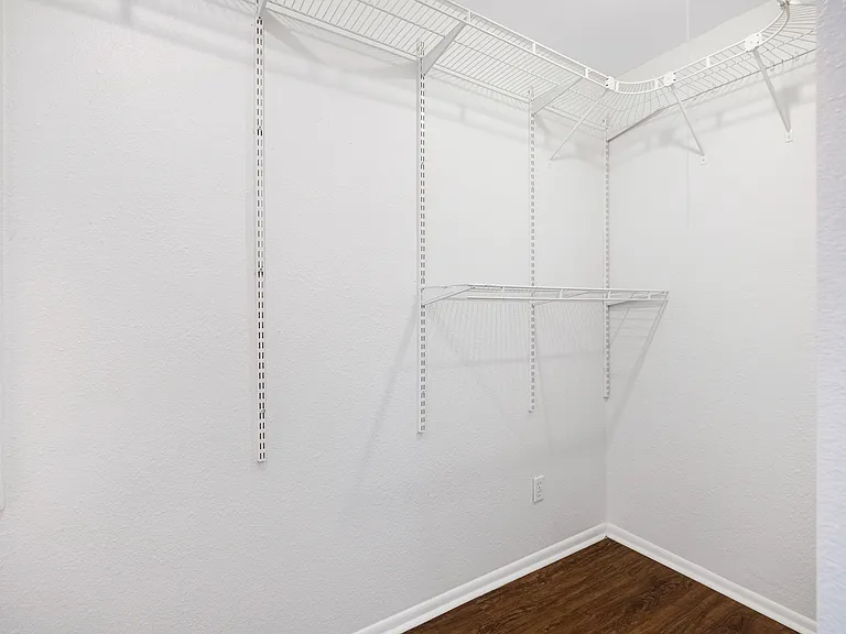 2056 W Des Moines Cir — Photo 25