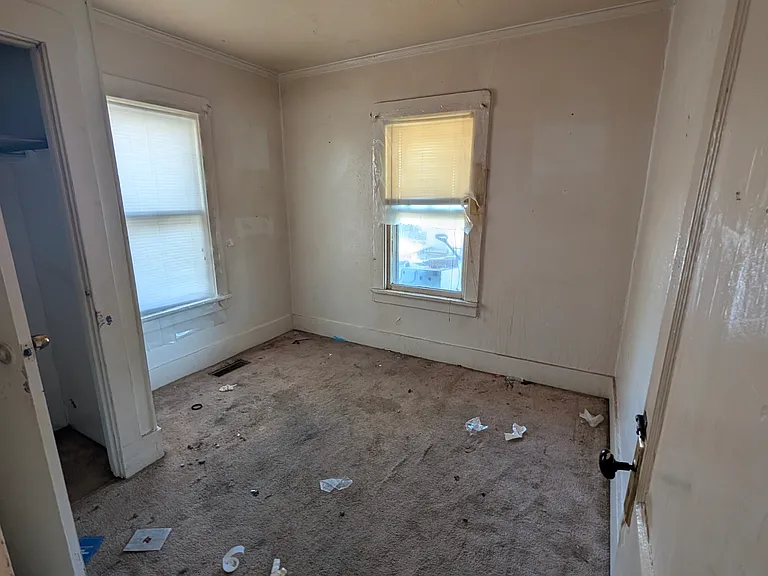 715 W Thrush Ave — Photo 7