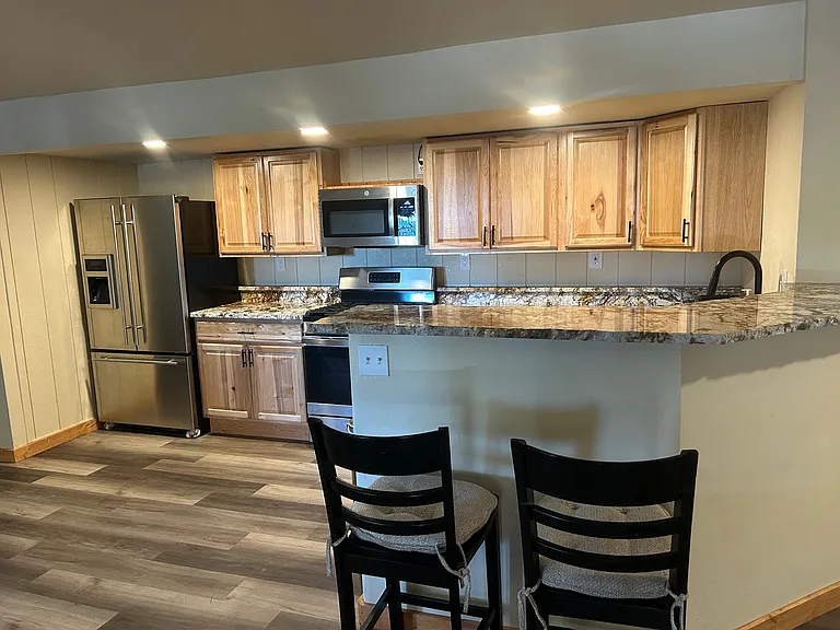 Kitchen, small bar area