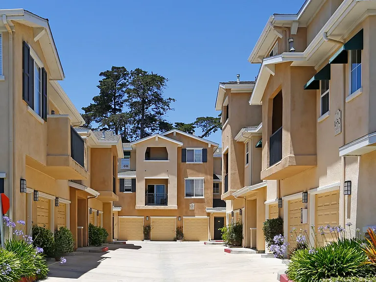 de Tolosa Ranch Apartments — Photo 3
