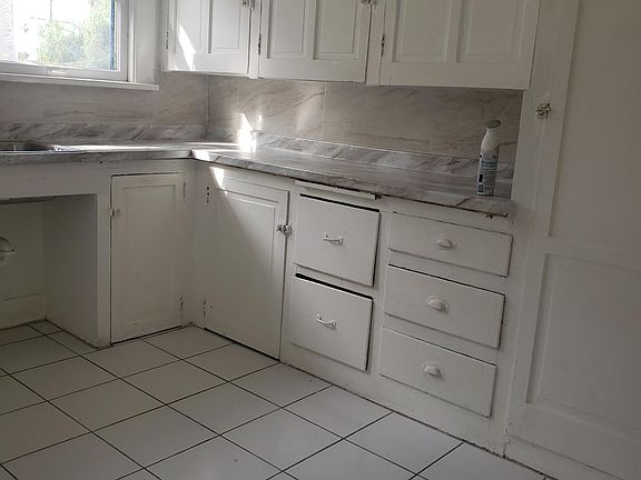 5th image of 2223 W 21st St
