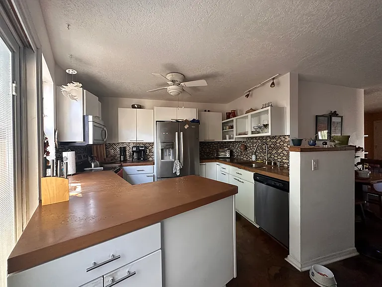 1264 Rosemont Ave NW — Photo 2