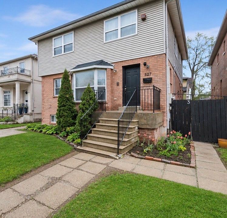 1st image of 527 Glengarry Ave