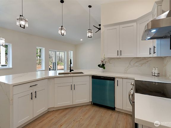 5th image of 10126 177th Avenue NW