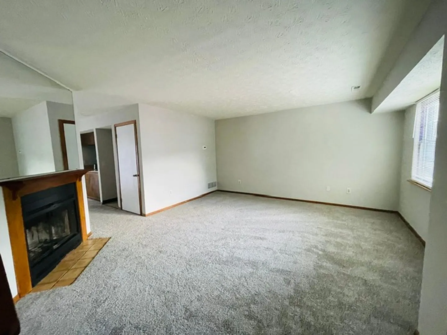 Very nice 2 bedroom, 2.5 bathroom townhome in Westerville schools for rent!! — Photo 2