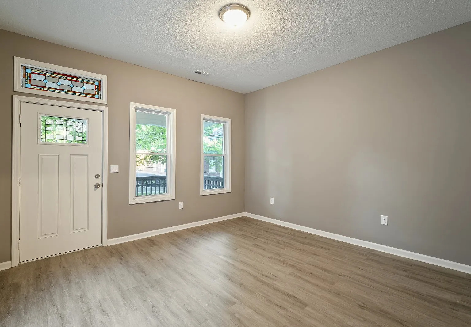 2 bed, 1.0 bath, 1002 sqft, $1,035 — Photo 3