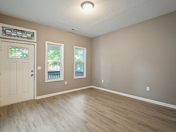3rd image of 614 Osage St