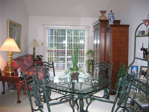 LIVING ROOM/DINING AREA
