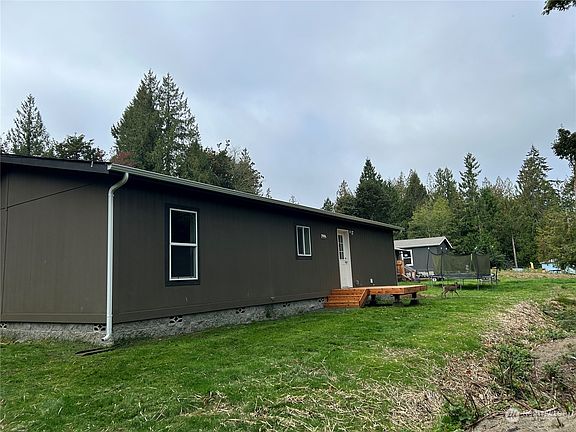 3rd image of 121 E Cedargrove Lane