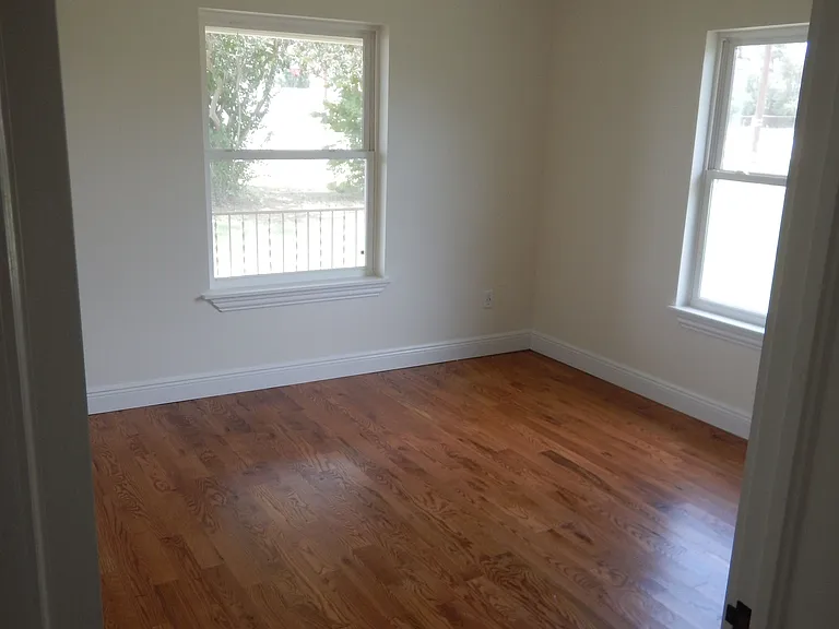 412 Bowman Ave — Photo 13