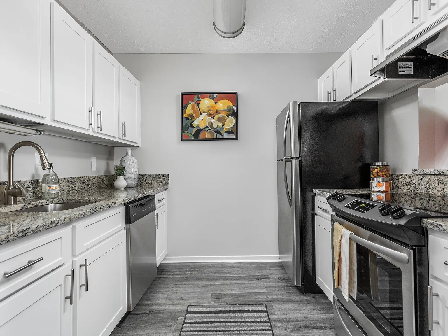 The Pointe at Canyon Ridge Apartments — Photo 4