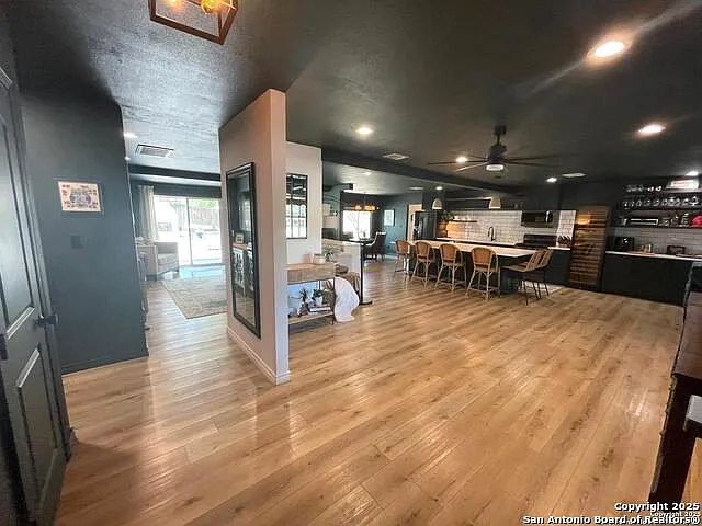 3 bed, 2028 sqft, $2,600 — Photo 4