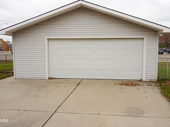 3rd image of 29571 Drager Dr
