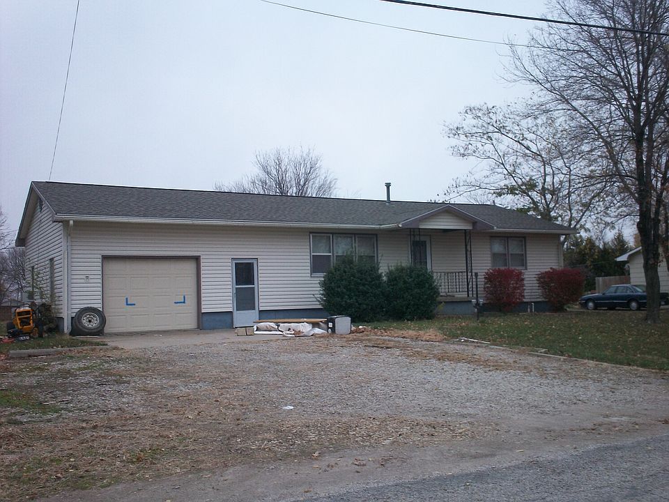 2nd image of 112 S Maple St