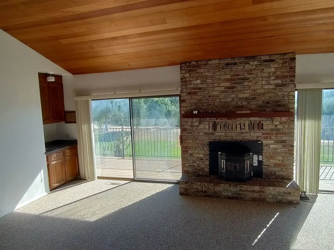 3 bed, 3.0 bath, 1998 sqft, $2,500 — Photo 3