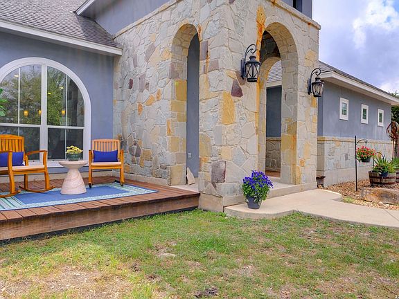 3rd image of 1134 Victoria