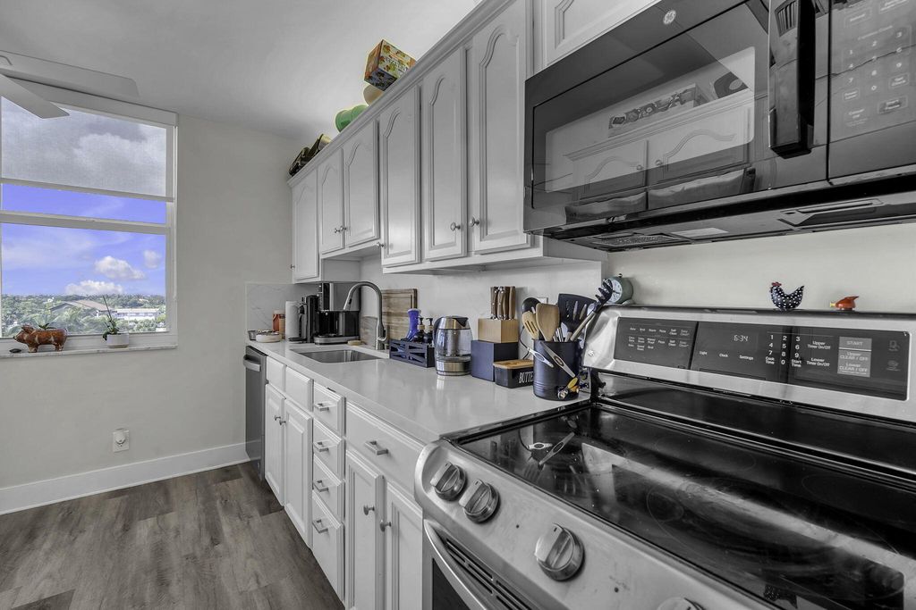 2639 N RIVERSIDE Drive #505, photo 7