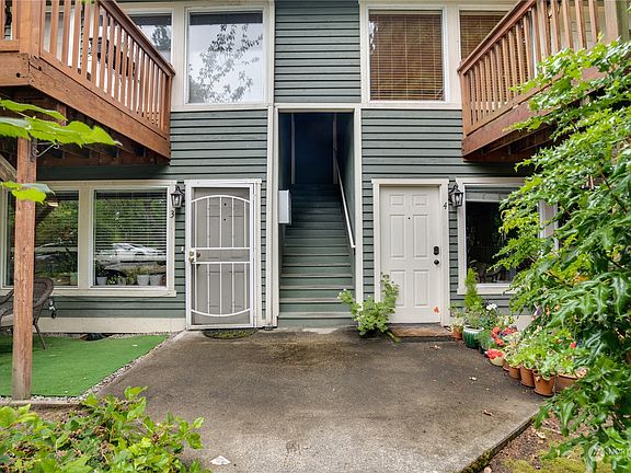 2nd image of 422 N L Street #22-8