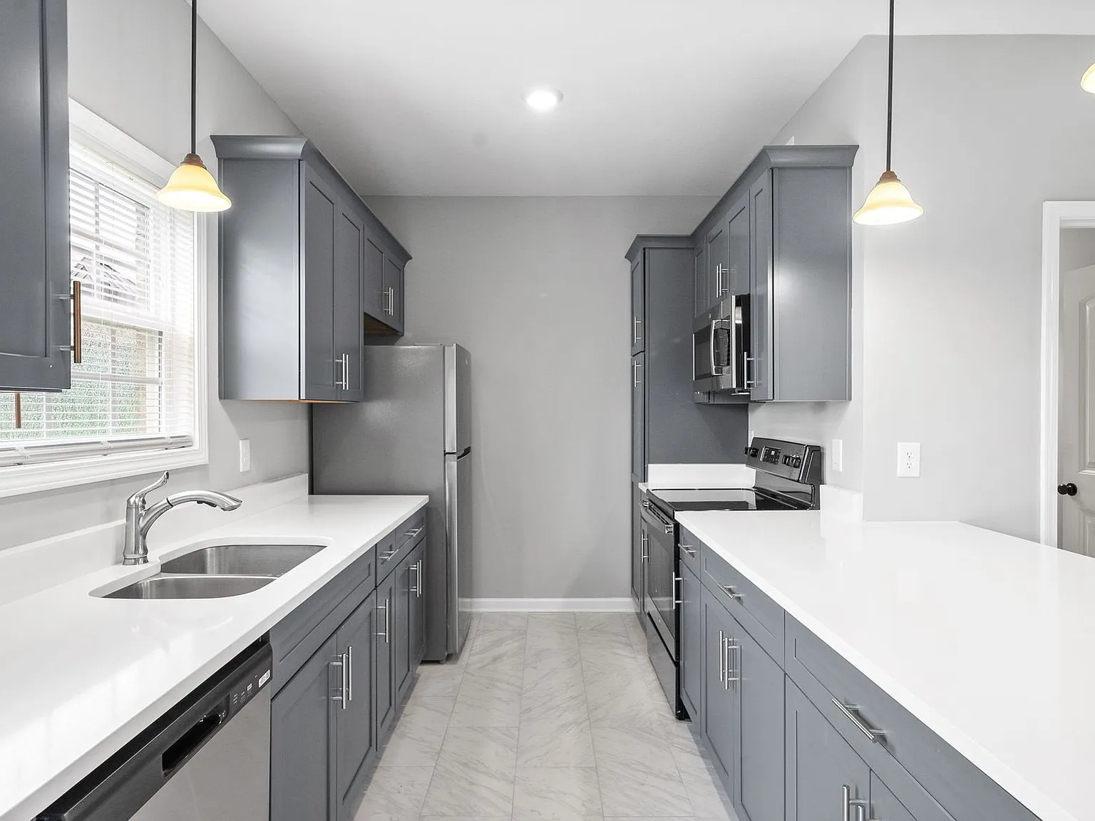 2 Bedroom Pet Friendly Townhomes Near Downtown For Rent! — Photo 1